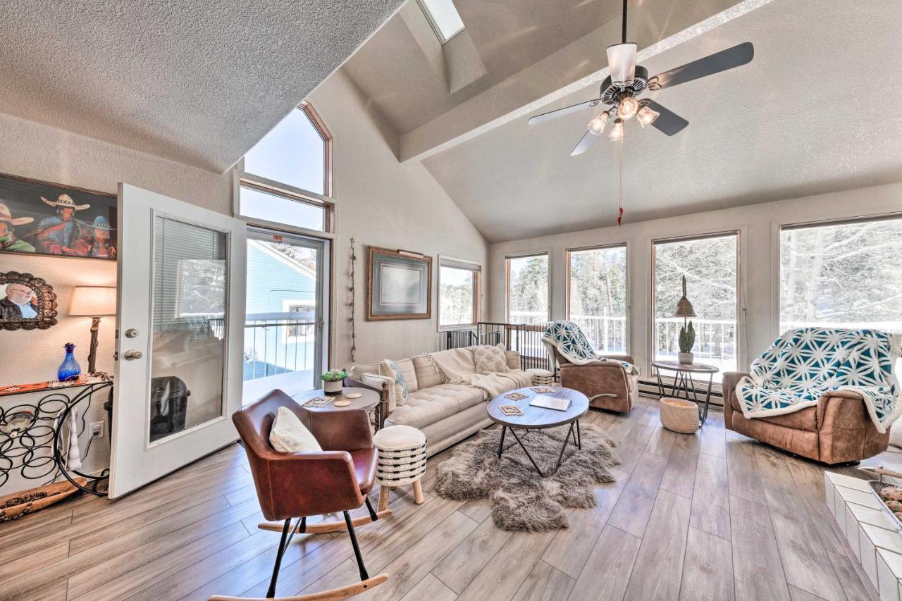 Bright Cloudcroft Condo With Game Room And Deck! Экстерьер фото